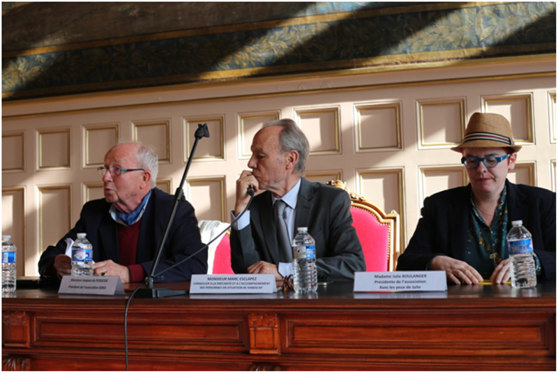 hand table ronde 1.png